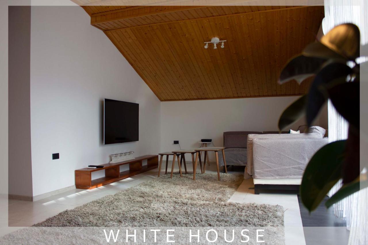 White House Villa Tbilisi Buitenkant foto