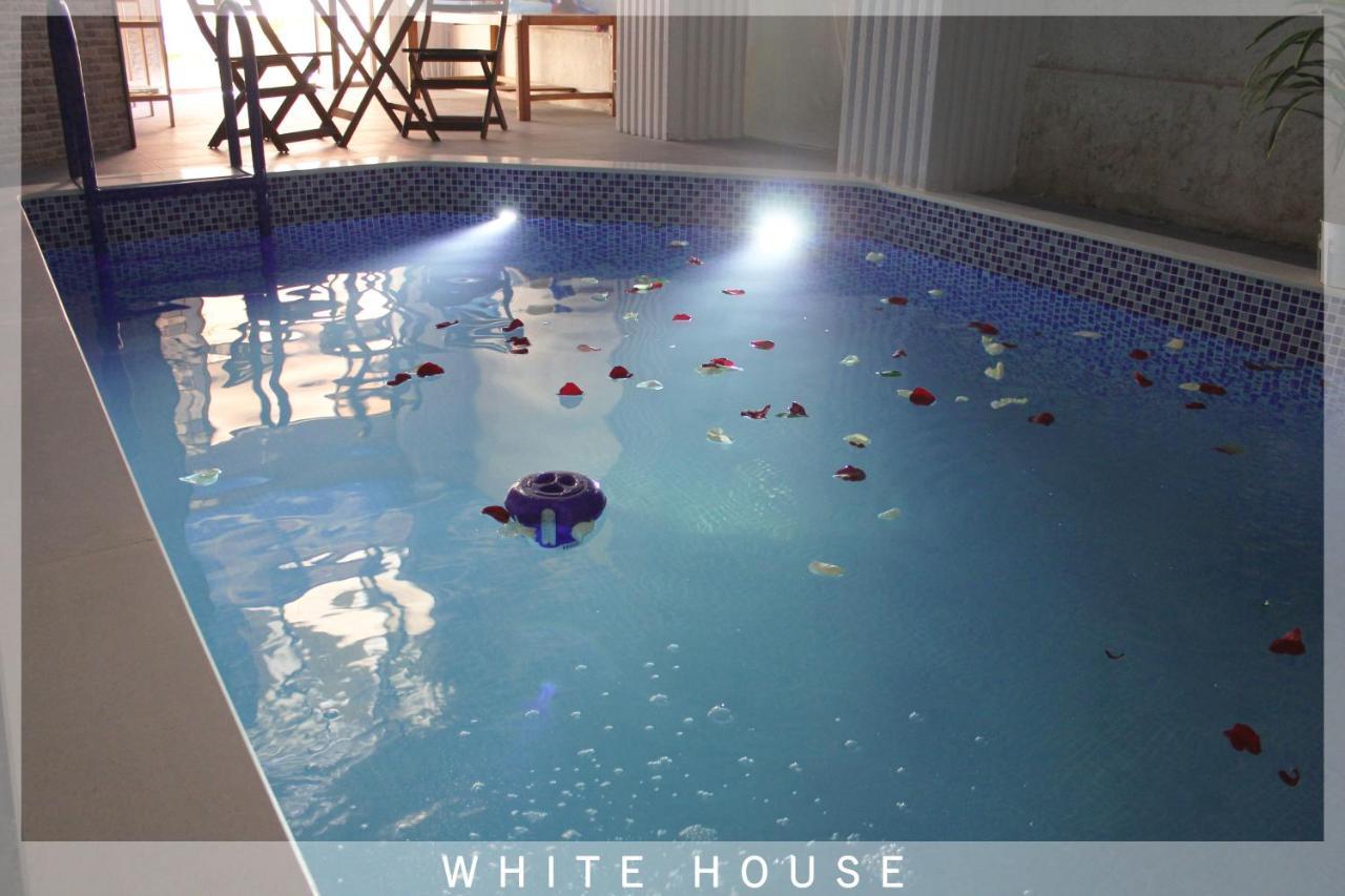 White House Villa Tbilisi Buitenkant foto
