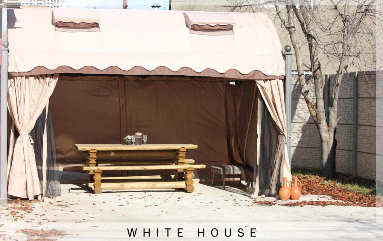 White House Villa Tbilisi Buitenkant foto